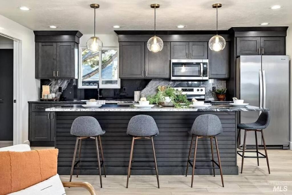 Mid Century Modern Boise-River Bungalow W/ Hot Tub ภายนอก รูปภาพ