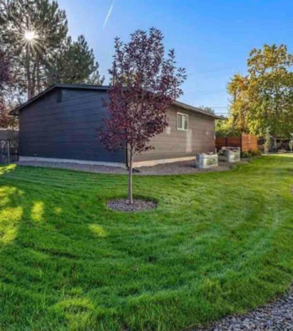 Mid Century Modern Boise-River Bungalow W/ Hot Tub ภายนอก รูปภาพ