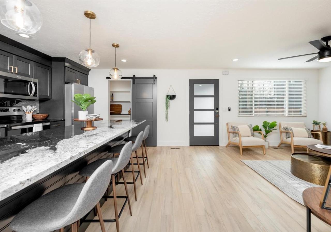 Mid Century Modern Boise-River Bungalow W/ Hot Tub ภายนอก รูปภาพ